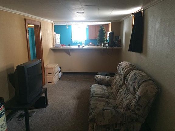 4th image of 213 W 14th St