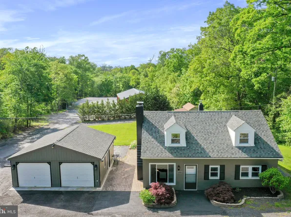 9920 Crystal Falls Dr, Hagerstown, MD 21740