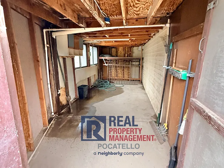 1750 Lancaster St — Photo 29