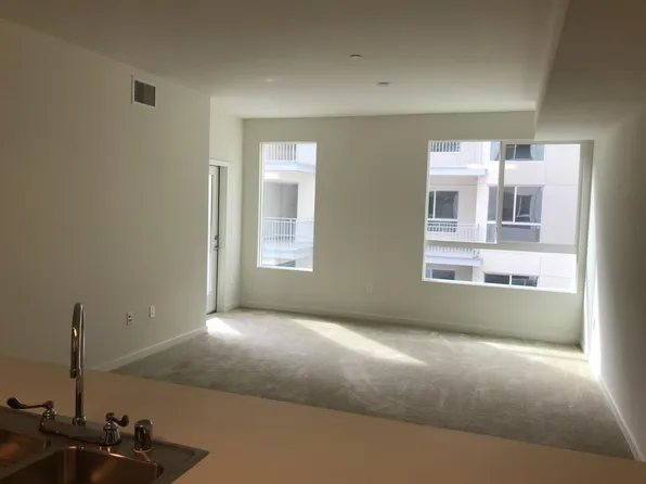 12655 Bluff Creek Dr #219, Los Angeles, CA 90094