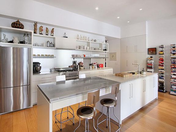 5th image of 434 Greenwich St #2B