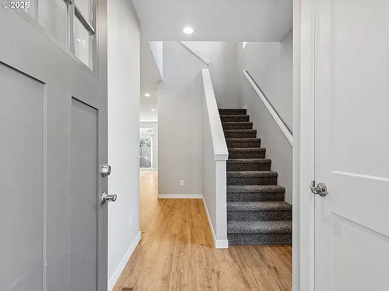 2417 NE 54th St — Photo 3