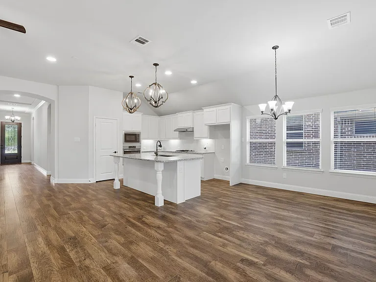 3523 Charleston Dr — Photo 7