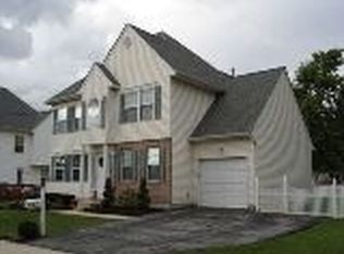 360 Maple Ave, Holmes, PA 19043