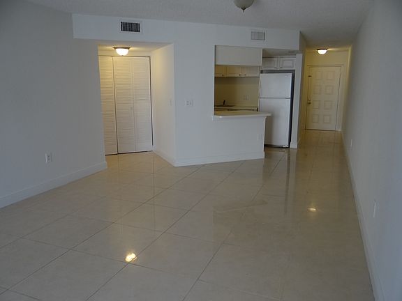 4th image of 8255 Lake Dr APT 303