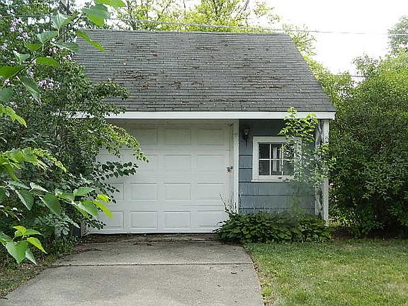 2nd image of 935 S Brainard Ave