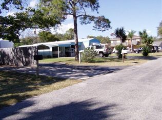 215 S 5th St, Rockport, TX 78382