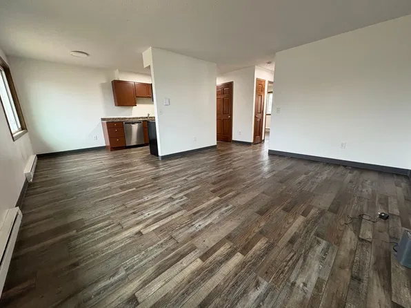 217 Lakota Ave, Center, ND 58530