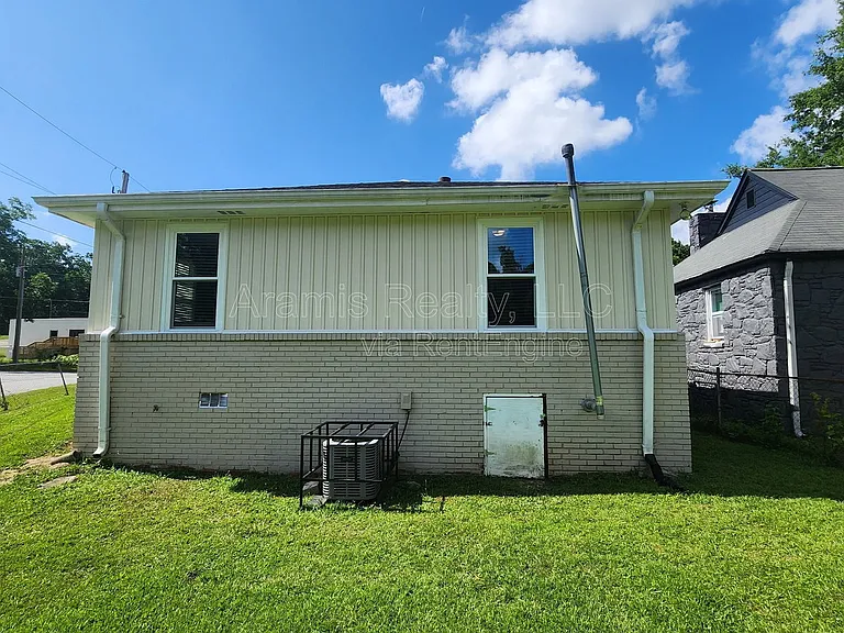 2043 Chicago Ave NW — Photo 17