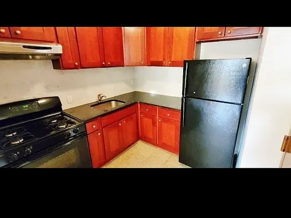 2524 Broadway APT 4B, Astoria, NY 11106