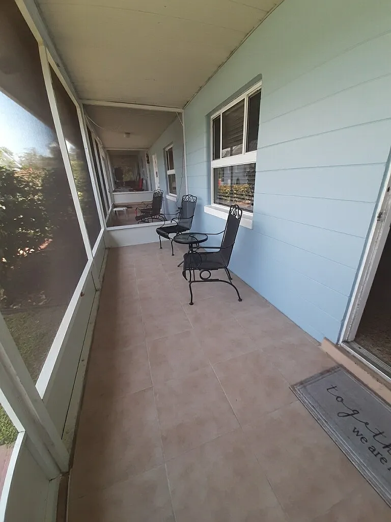 Studio, 350 sqft, $975 — Photo 2