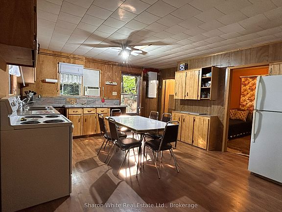 4th image of 15 Russell Cres