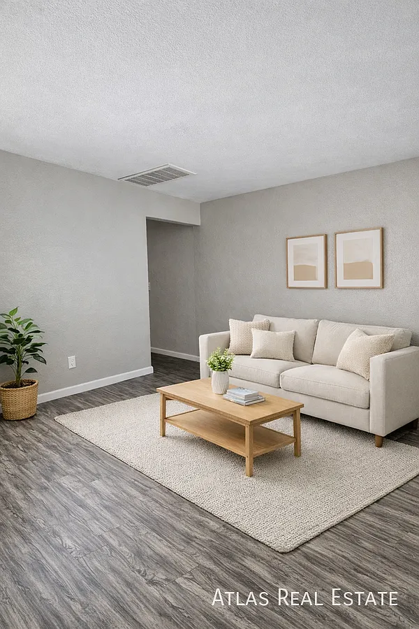 Free Application!! Updated 2 Bed Near Gcu — Photo 2