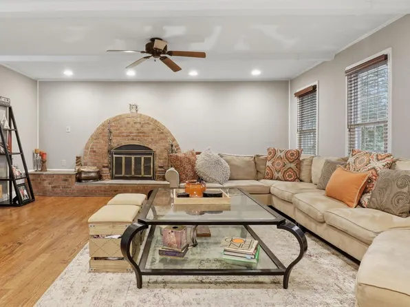15501 Peach Leaf Ln, Gaithersburg, MD 20878