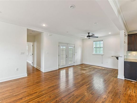 4th image of 4538 Toulouse St