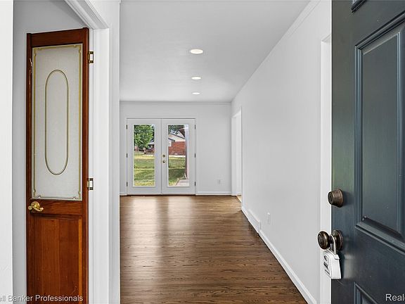 2nd image of 15240 Grovedale St