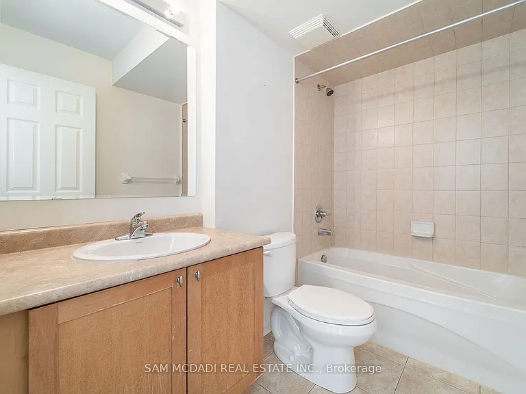 639 Dundas St W #2 — Photo 23