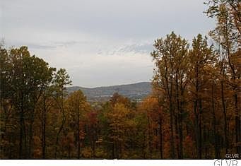 2nd image of 4870 Majestic Dr