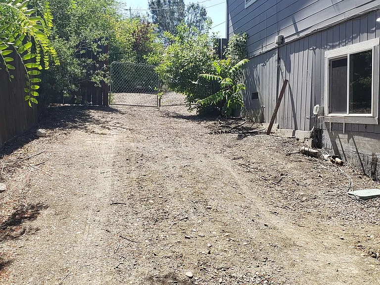 14984 Putnam Ln — Photo 25