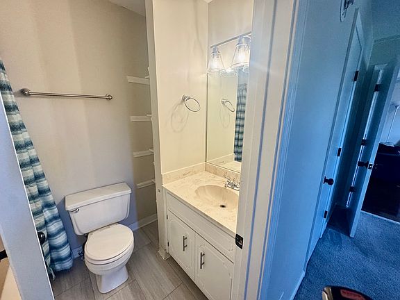 3rd image of 3416 Oak Lawn Dr
