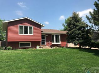 820 Executive Ave, Crooks, SD 57020