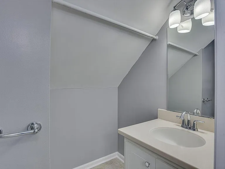 202 Holden Dr — Photo 21