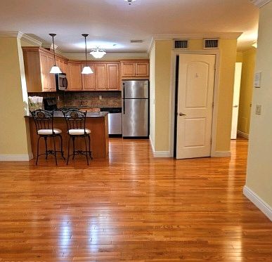 2nd image of 510 Franklin Ave #9