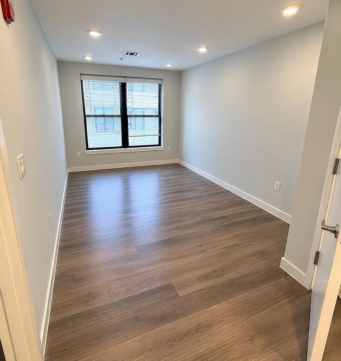 1 bed, $1,718 — Photo 4