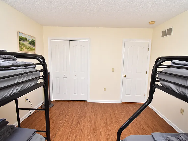 2570 Country Club Dr — Photo 41
