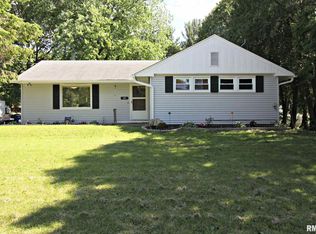 105 W South St, Cambridge, IL 61238