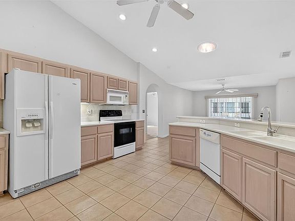 5th image of 8739 SE 140th Place Rd