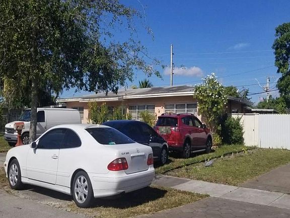 3rd image of 779 W 64th Dr