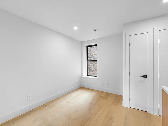4th image of 236 W 15th St APT 23