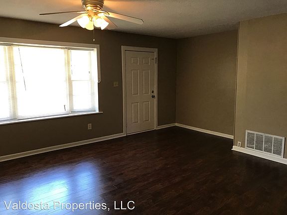 4th image of 909 Ponderosa Dr