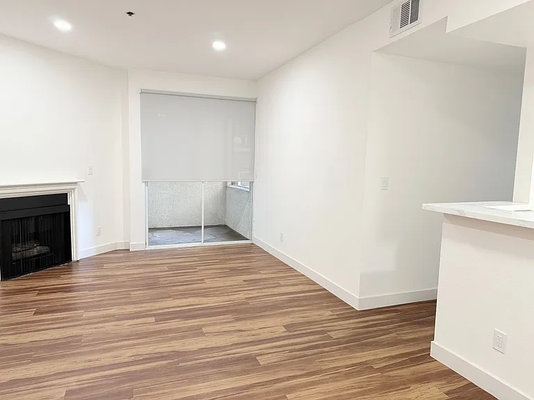 8715 Burton Way - Urban Feel Charming 2 bed 2 bath — Photo 13