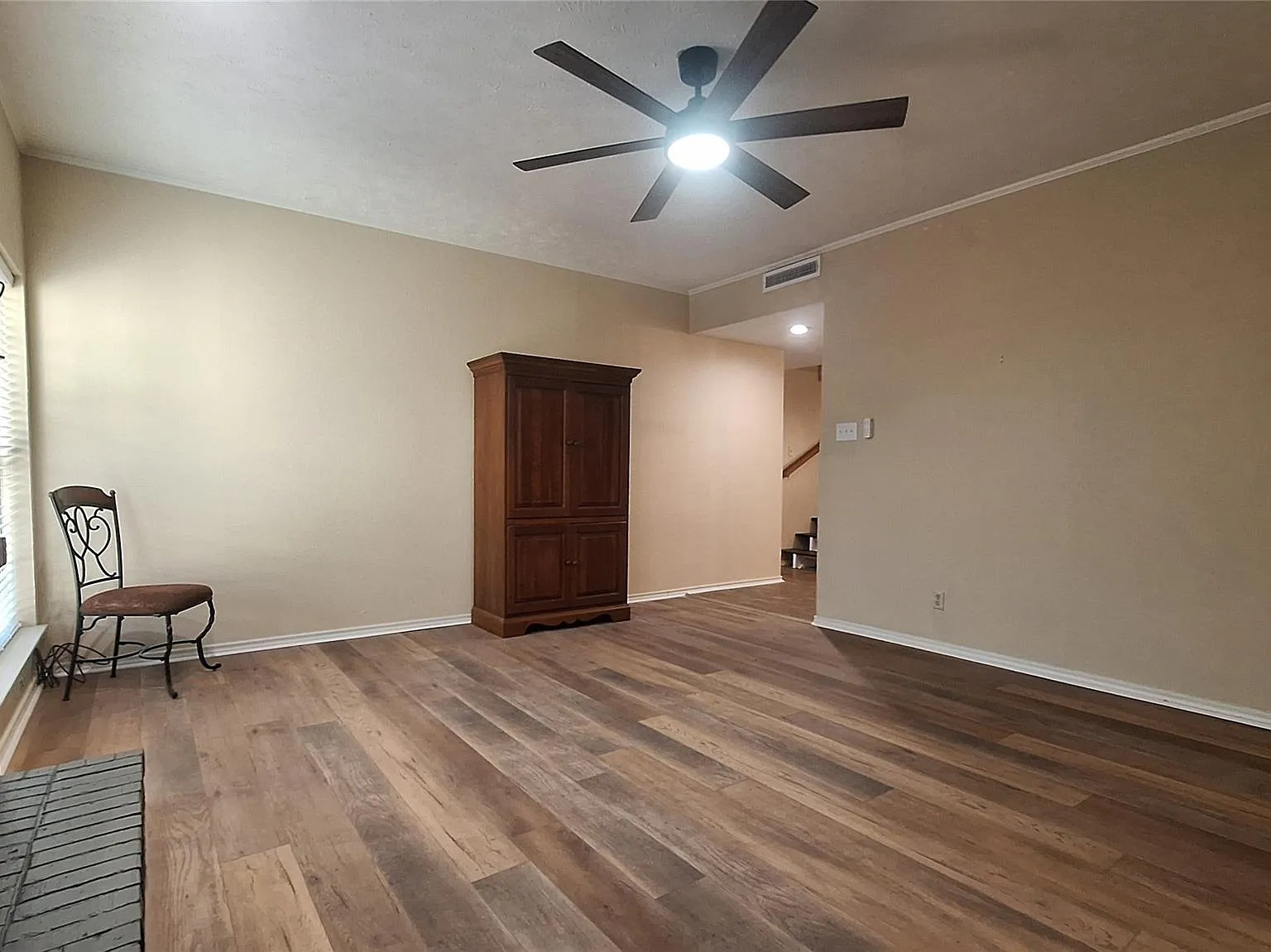 3 bed, 1796 sqft, $2,900 — Photo 3