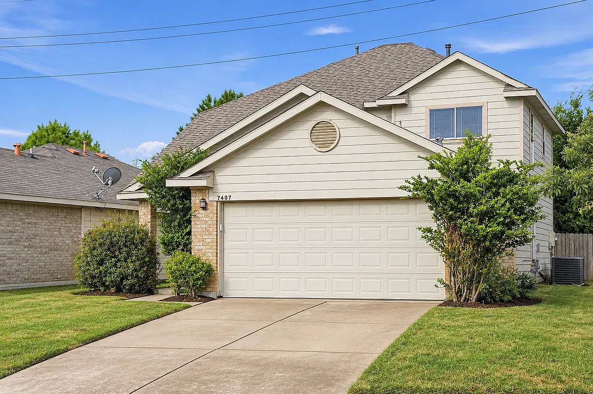 4 bed, 2.5 bath, 1870 sqft, $2,300 — Photo 1