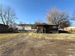 300 Park Ln, Pocola, OK 74902