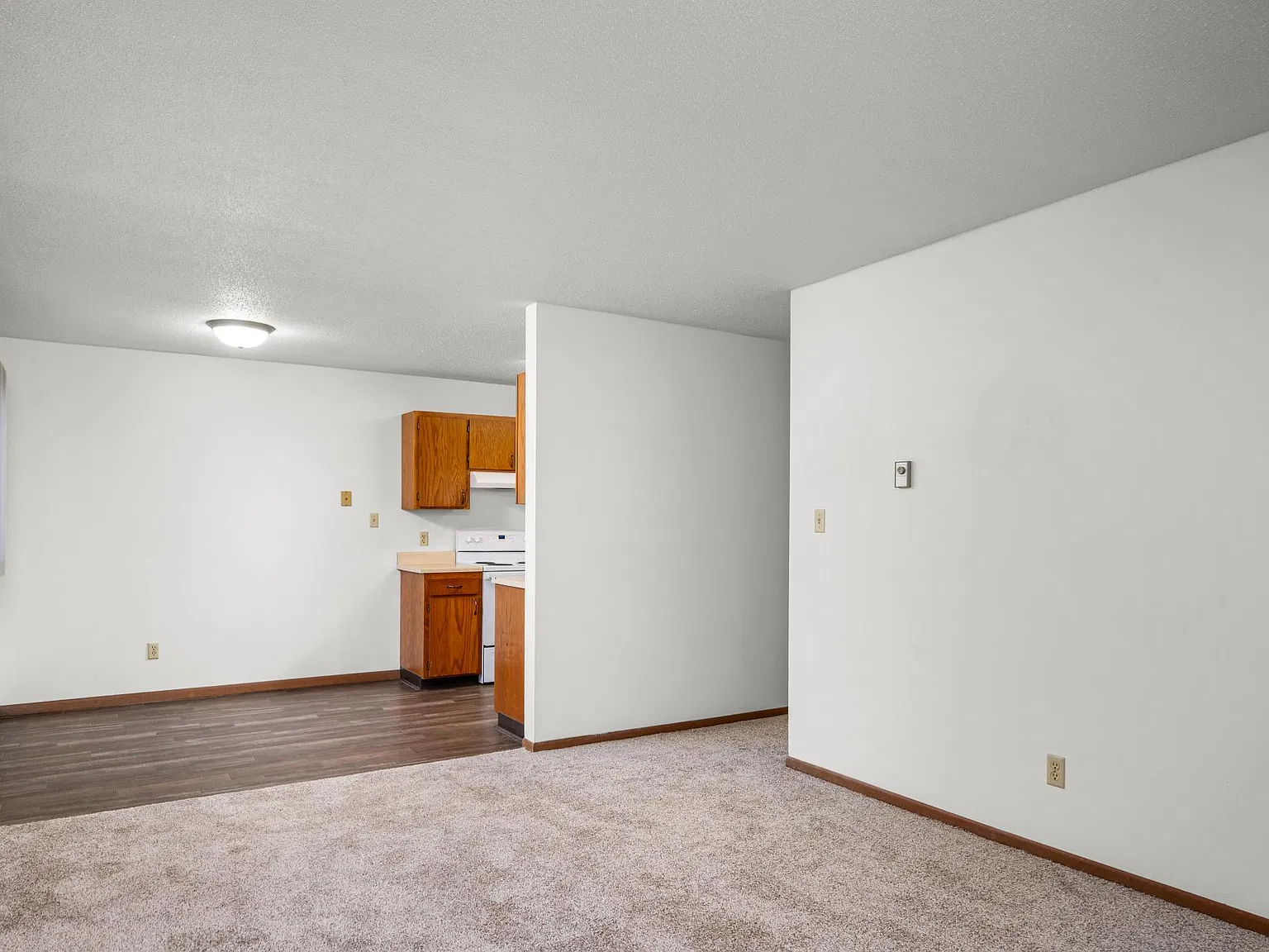2 bed, 900 sqft, $885 — Photo 3