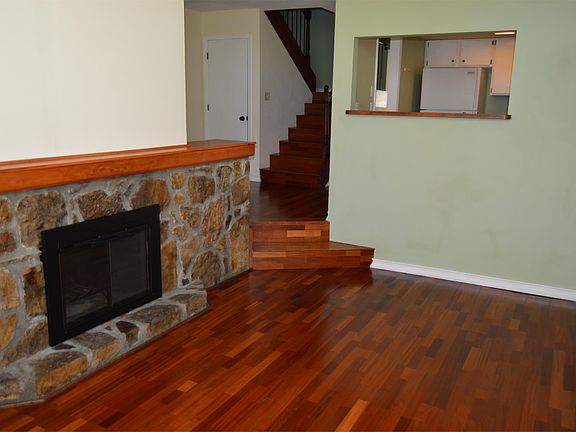 3rd image of 115 Beechnut St APT E15
