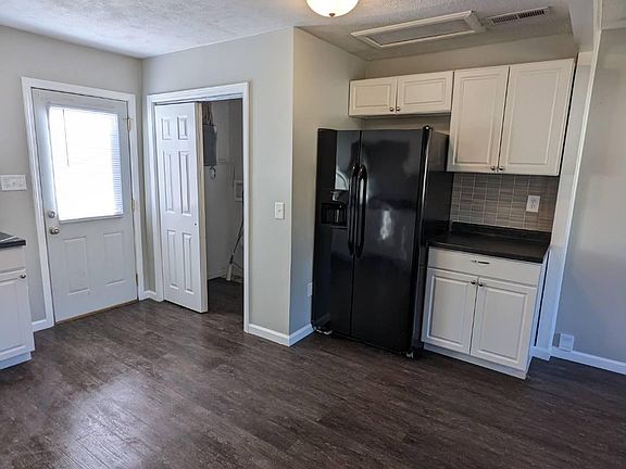 3rd image of 872 Foley Dr