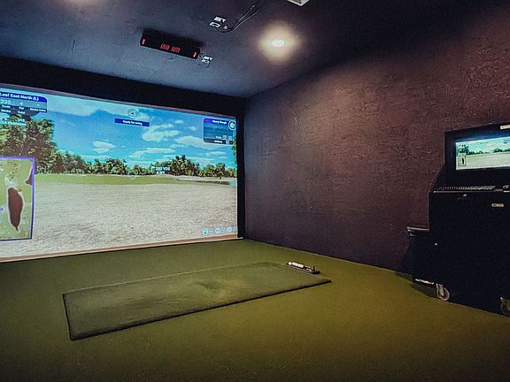 Clubhouse - Golf Simulator