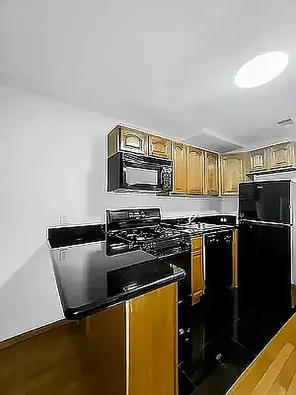 212 East 10th Street — Photo 3