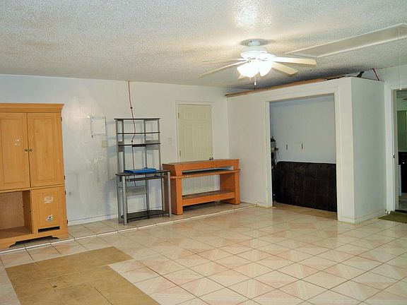 3rd image of 2328 Greenway Dr