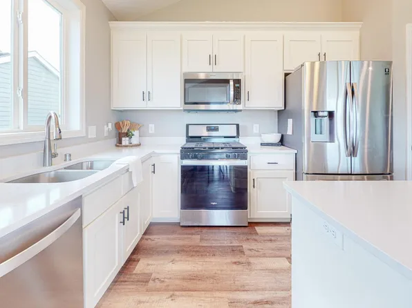 11384 Lancaster Way NE, Albertville, MN 55301