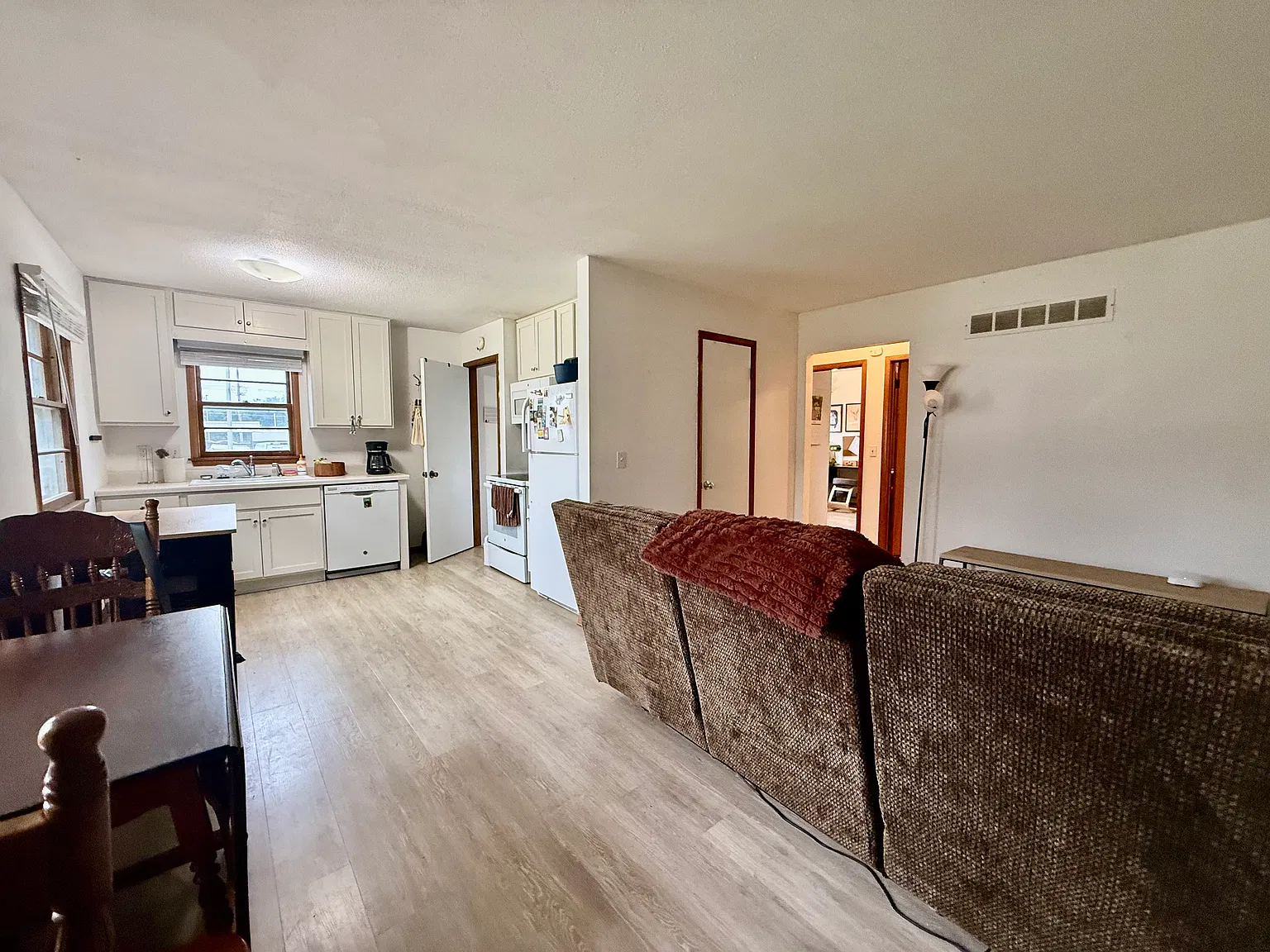 2 bed, $1,000 — Photo 2