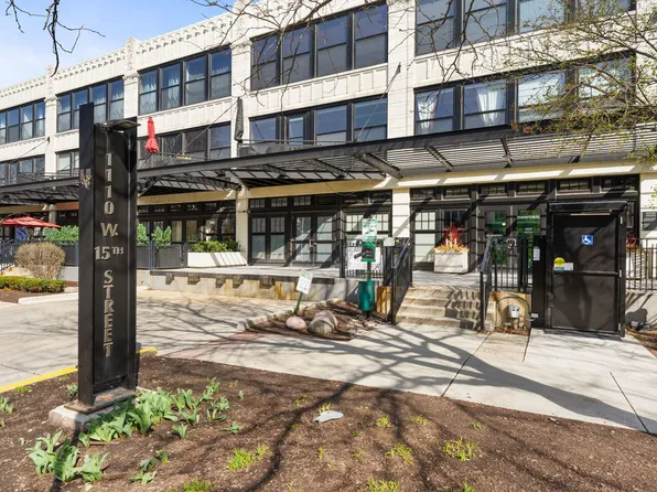 1110 W 15th St Unit 219, Chicago, IL 60608