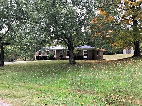 3rd image of 475 Manor Cir