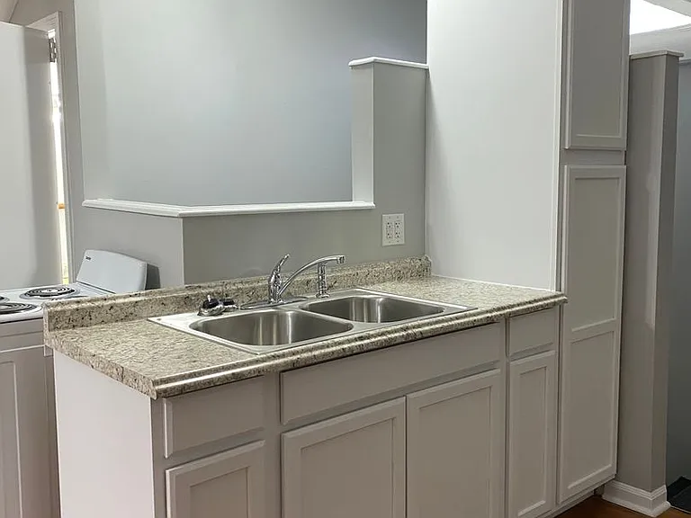 445 Greenwood Ave — Photo 6