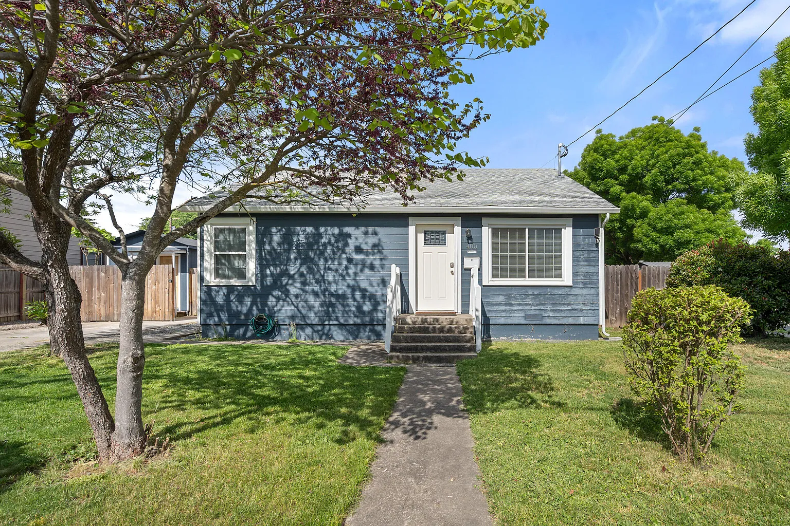 400 S Peach St photo 1